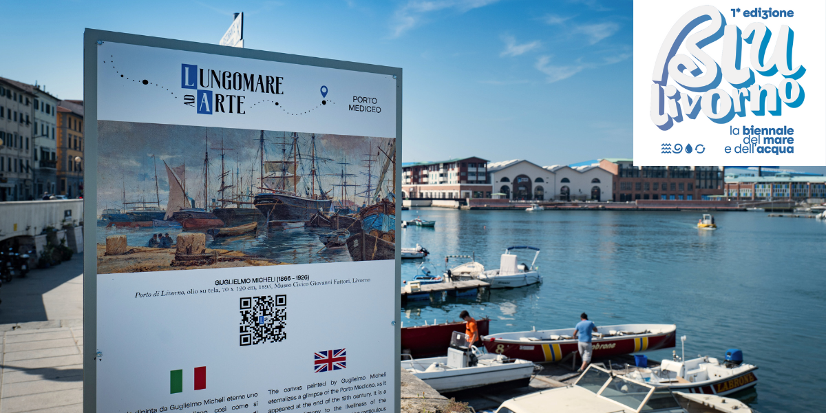 veduta della zona di porta a mare a Livorno e di un pannello del percorso di lungomare ad arte